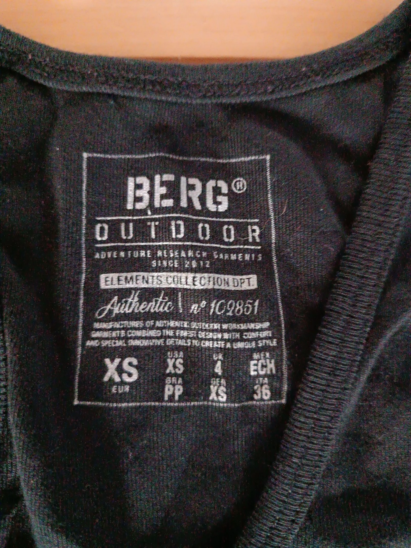 Black sports / fitness tank top Berg Outdoor- Size XS – photo 2